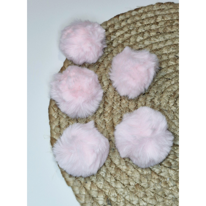 Хутряний помпон 8см з петелькою рожевий